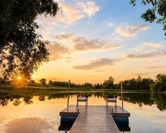 Pondview Pad near National Sports Ctr - Blaine - Outdoors view