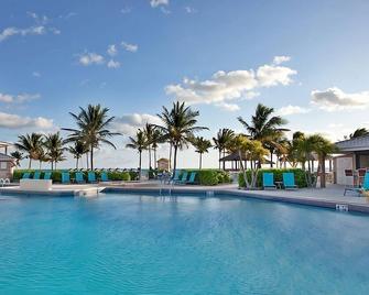 Carribean Dream! 3 Island View Units, Oceanfront, Minutes to Seven Mile Beach! - West Bay - Piscina