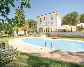 Set in the countryside, the vacation home is located in the small hamlet of Massa della Lucania, jus - Vallo della Lucania - Pool