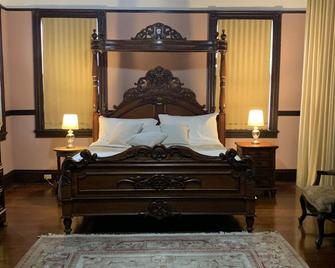 Historic Mansion - Arabi - Bedroom