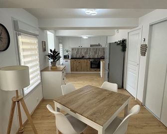 Cécile & Michaël: Cosy getaway - La Chapelle-de-Guinchay - Essbereich