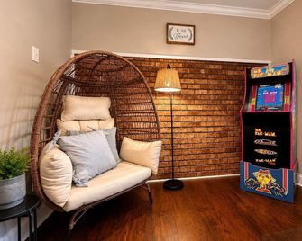 Stylish Modern Apt Near Northside Hospital - Cumming
