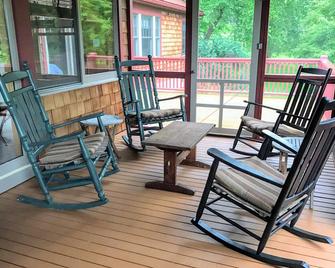 Beautiful 4-Season Rental Directly On Twin Lakes - Salisbury - Balcón