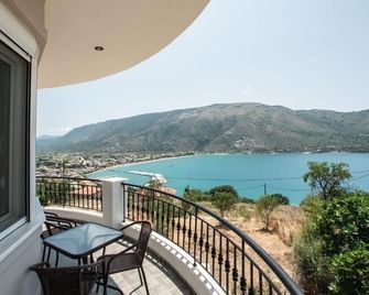 Pigeon House - Plataria - Balcony