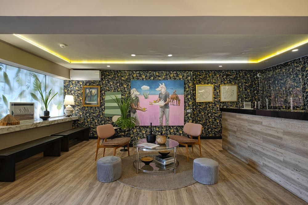 Front desk view of Arte Hotel Lima