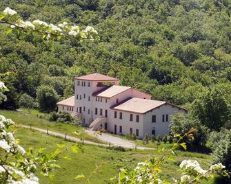 Spacious luxury house with splendid view to Pyrenees, on \'domaine\' of 40 ha - Chalabre - Edificio