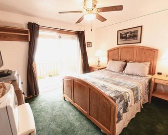 Front Room Lynnview Lodge - Haines - Bedroom