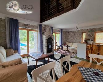 Exo Log Cottage - a charming house near Sarajevo - Jezero - Sala de estar