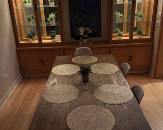 3-bedroom house in delightful Green Bay with AC, WiFi - Green Bay - Dining room