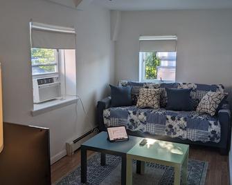 Cloud House - 2 Bd & 2 baths in New Paltz - New Paltz - Living room