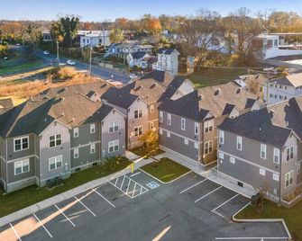 Hart Suite Buyout 7 by AvantStay Two Nashville Town Houses w Stunning Amenities Design - 納什維爾（田納西州） - 建築