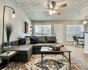 Global Cup The Hidden Gem Near Downtown Dallas - Dallas - Huiskamer