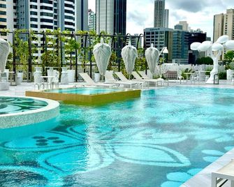 Wanders & Yoo - פנמה סיטי - בריכה