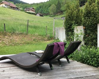 Casa Alma - Luxury apartment with terrace, whirlpool, sauna, fireplace, W-LAN - Whg. C - Neuenweg - Binnenhof