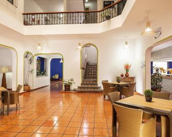 Hotel Vista Express Morelia By Arriva Hospitality Group - Morelia - Lobby