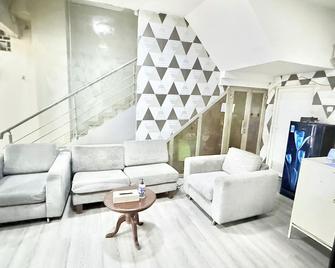 New Kotjil Room - Jakarta - Living room