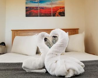 Peaceful Desert Escape Near Iconic Natural Wonders in Williams, Arizona - Valle