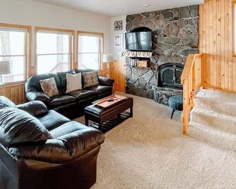 Stunning lake house with private dock - Enterprise - Living room