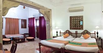 Neemrana's - Deo Bagh - Gwalior - Bedroom