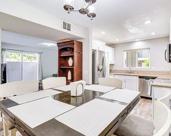3 Mi to Downtown Reno: Charming Condo w/ Patio - Reno - Comedor