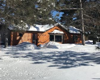 Pines - 4 BR right on Big Sand Lake - Park Rapids - Будівля