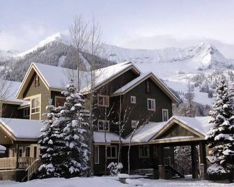 On Hill Condo - Spruce Lodge at Timberline (walk to lifts) - Fernie - Building