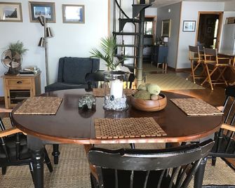 Lake Champlain Deck House - Colchester - Dining room