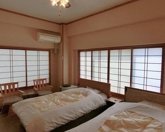 มินชุกุ อินน์ ชิระฮะมะ เอกิโนะยะโดะ - ชิราฮามะ - ห้องนอน