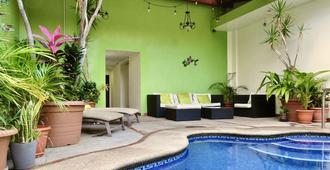 Hotel La Guaria Inn & Suites - Alajuela - Piscina