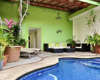 Hotel La Guaria Inn & Suites - Alajuela - Piscina