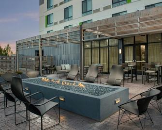 Courtyard by Marriott Portland East - Portland - Patio