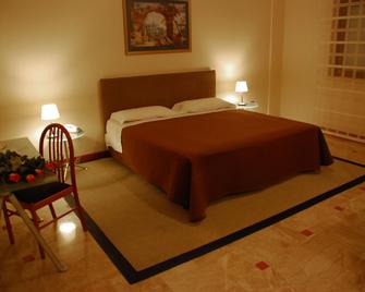 Hotel Palace 2000 - Pomezia - Makuuhuone