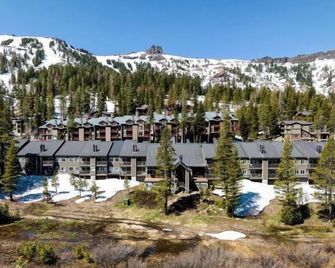 Room with Slopeside Access | Complimentary Wi-Fi - Kirkwood - Edificio