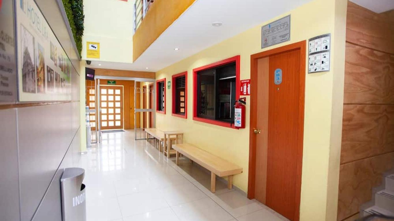 هوتل ليرا - سولو أدلتوس