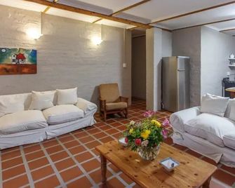 273 Jan Van Riebeeck - Oudtshoorn - Living room