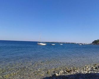 Rania Beach - Ireon