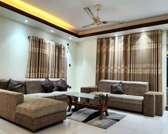 Private Furnished Penthouse Apartment With Rooftop Garden In Chittagong - Chittagong - Living room