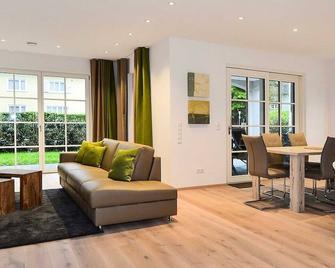 Ferienwohnung Luxus am Toskanapark - Luxus-Ferienwohnung, seenah und exklusiv - Lindau - Huiskamer