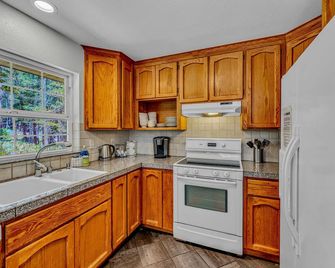 Alpine Bear Cabin in Serene Lakes - Norden - Cocina