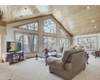 Cedar Escape - Your Lake Home Away From Home - Annandale - Sala de estar