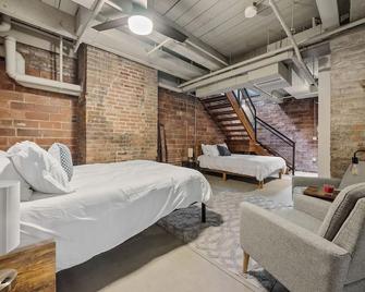 2125 Superior Living - Cleveland - Bedroom