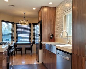 Upgraded cozy home - San Diego - Bedroom