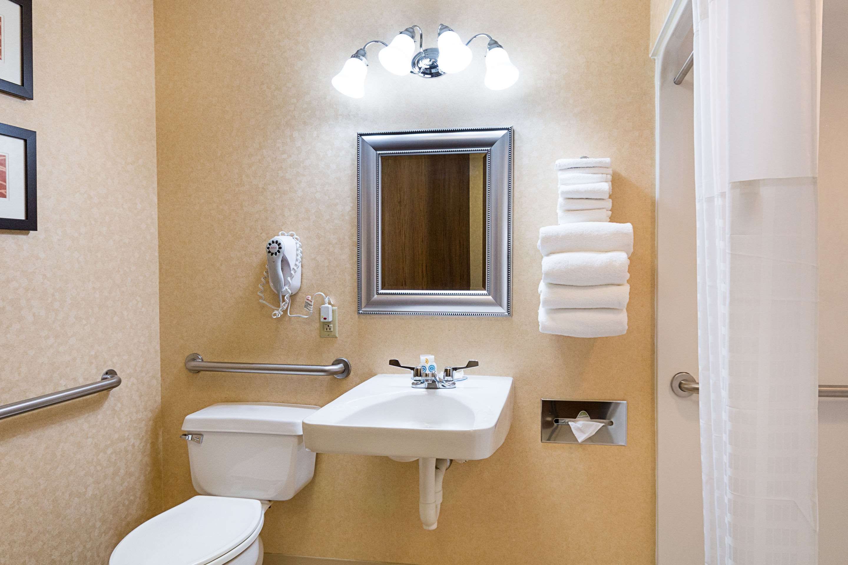 Quality Inn Parkersburg 75 1 1 2 Parkersburg Hotel Deals