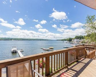 Roomy Easy Living Conesus Lake Front Home! - Geneseo - Балкон