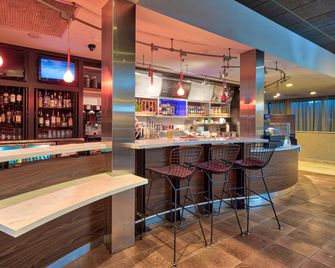 Courtyard by Marriott Hampton Coliseum Central - Hampton - Bar