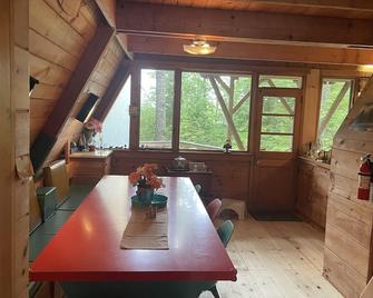 Mid-Century A-frame On Big Squam Lake. - Center Harbor - Comedor