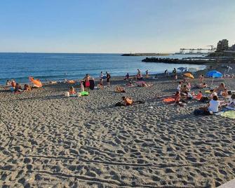 Intero appartamento situato a 30 metri dal mare 5 - Genua - Strand