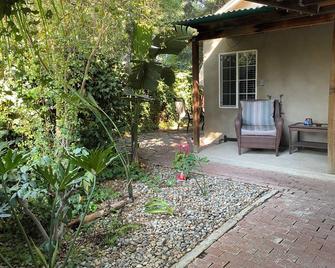 Cozy Studio - Bakersfield - Patio