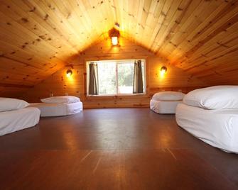 Neshonoc Lakeside Camping Resort - West Salem - Bedroom