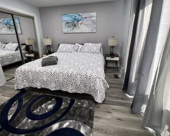 Spacious, cozy villa w/parking in Coligny Villas - Hilton Head Island - Bedroom